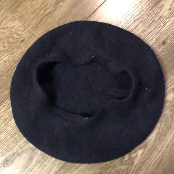 Black wool beret - Picture 2 of 5